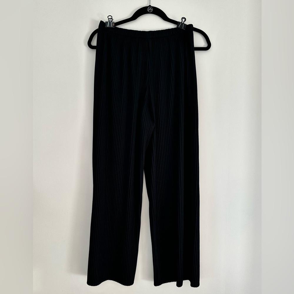 Uniqlo Micro Pleated Black Elastic Waist Ankle Pants Size M